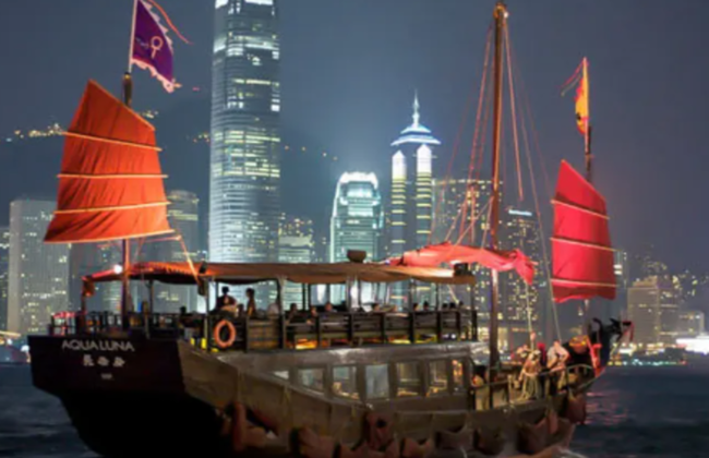 A Night in Victoria Harbor: Aqua Luna Cruise - Foto 1